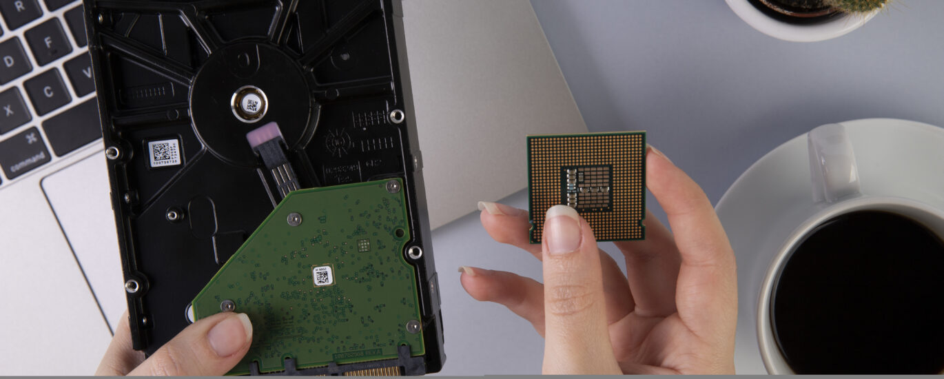 “Close-up image of an RTX 5090 graphics card showing missing GPU memory chips on the PCB.”